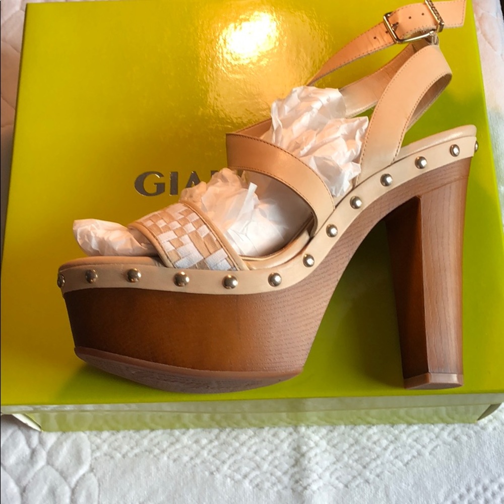 ✅Brand New, Never Worn Gianni Bini Heels